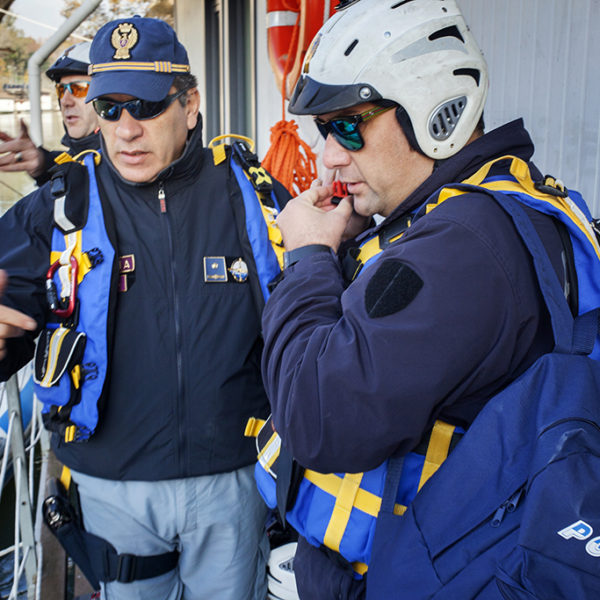 Organizzazione dell'unità nautica verso una bonifica del tevere con il supporto dei vigili del fuoco.