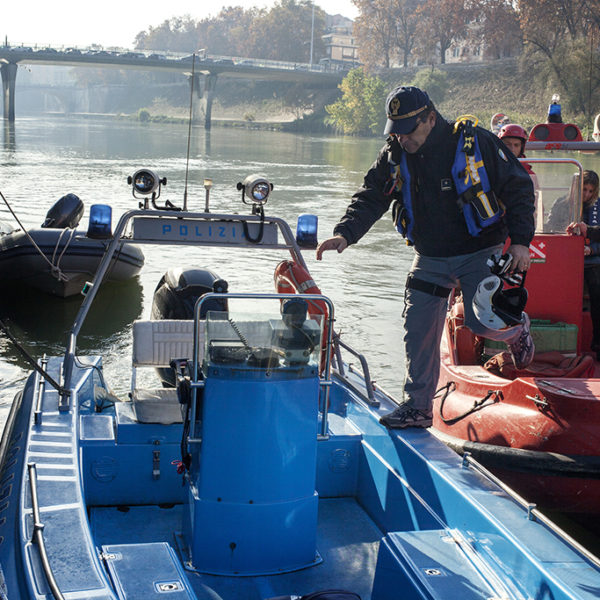 Organizzazione dell'unità nautica verso una bonifica del tevere con il supporto dei vigili del fuoco.