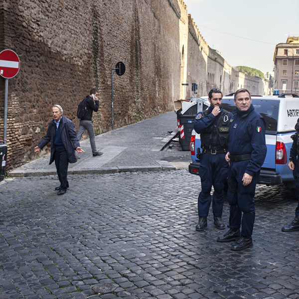 Sgombero dell'area in pericolo e organizzazione operazione.