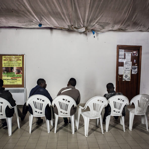 Waiting for some help at the Senegalese shelter, a hemp factory disused.
Caserta 2015.