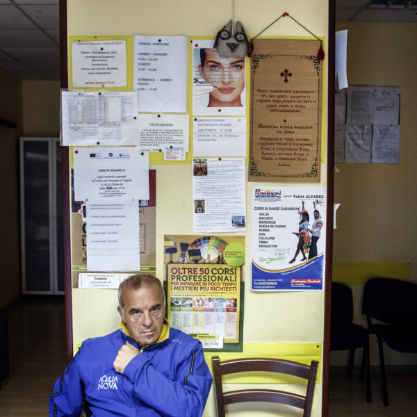 Waiting room at Associazione Zerno that helps Ukranian people.
Caserta 2015.
