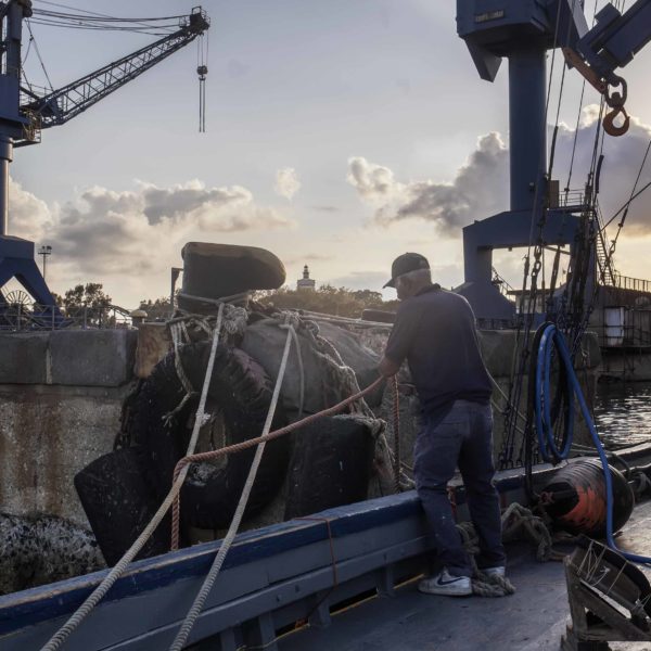 Fishing the swordfish to Stretto of Messina (Sicily) with Arena family on Simone boat.
Story about passing the fishing tradition by father to son.
Fight between human and animal, men against fish.