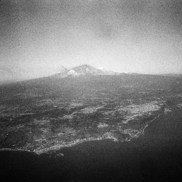 Catania 2019.
Vista dall’alto della città e del vulcano Etna.